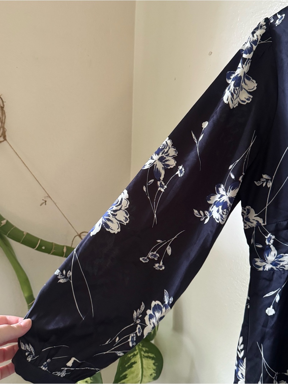Lulus | Beautiful Details Navy Blue Floral Long Sleeve Midi Dress - Picture 5 of 8